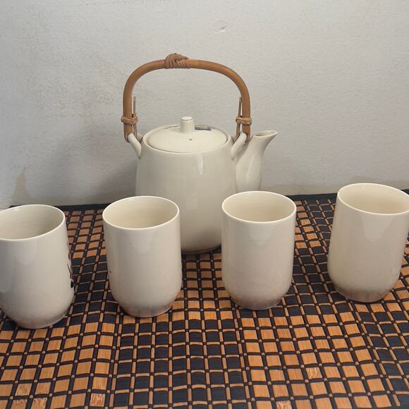 Vintage Asian Cherry Blossom Japanese Small Teapot with 4 Teacups Porcelain - Picture 2 of 16